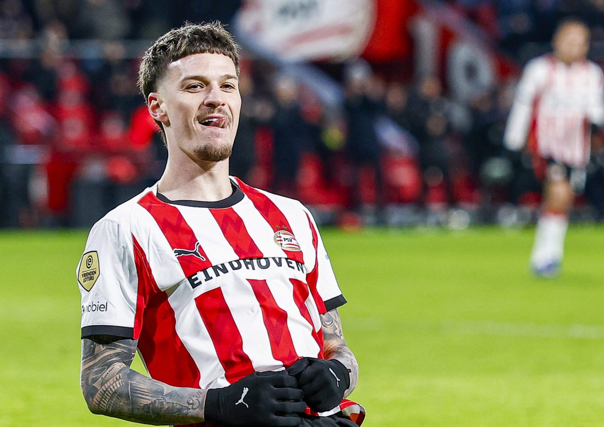 Dennis Man, campion al Olandei din primul sezon la PSV Eindhoven Atacantul român DENNIS Man (27 de ani) a reușit o performanță notabilă în primul său sezon la PSV Eindhoven, devenind campion al Olandei cu cinci etape înainte de finalul campionatului