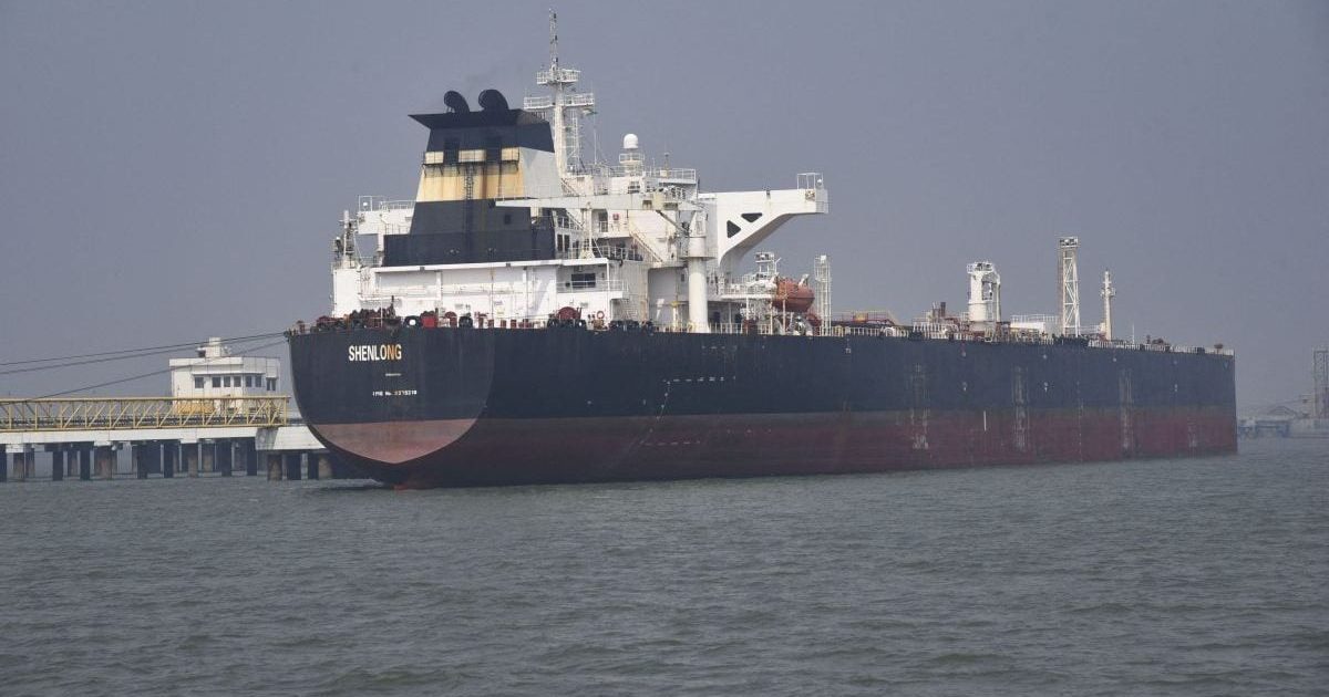 Navă sfidează SUA și trece victorios prin Strâmtoarea Ormuz, sfidând blocada