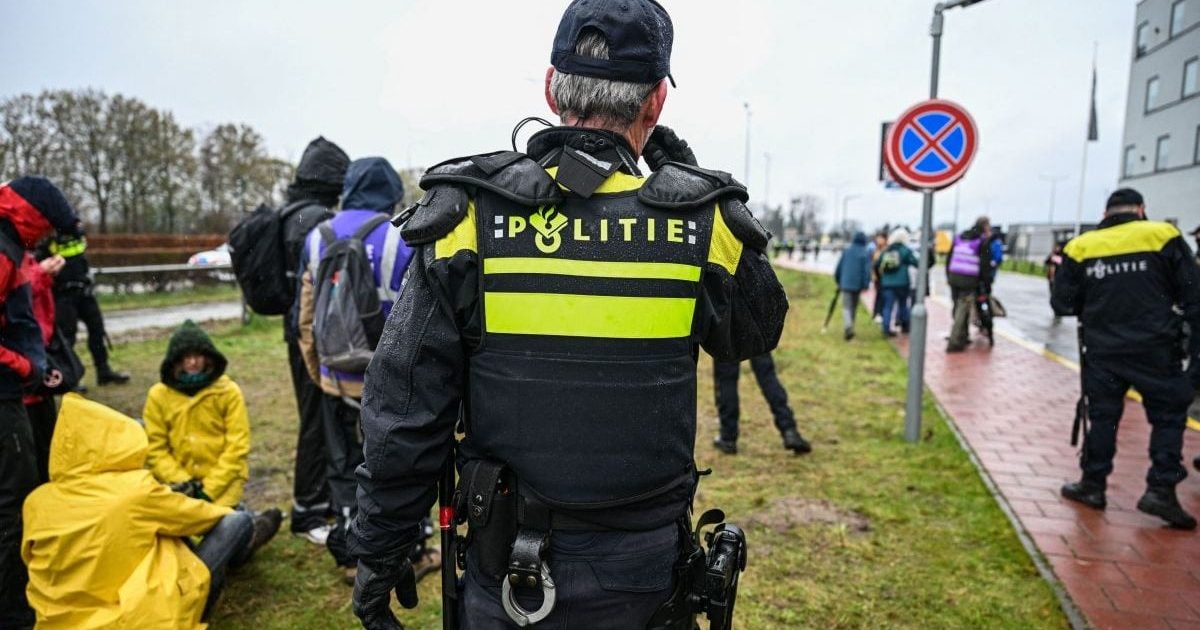 Bărbat incendiat într-un mall din Olanda: Victima, în stare gravă