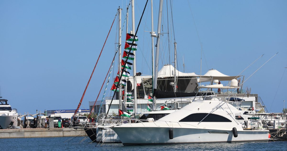 Flotila, cu scopul de a sparge blocada Gaza, sfidează Israelul