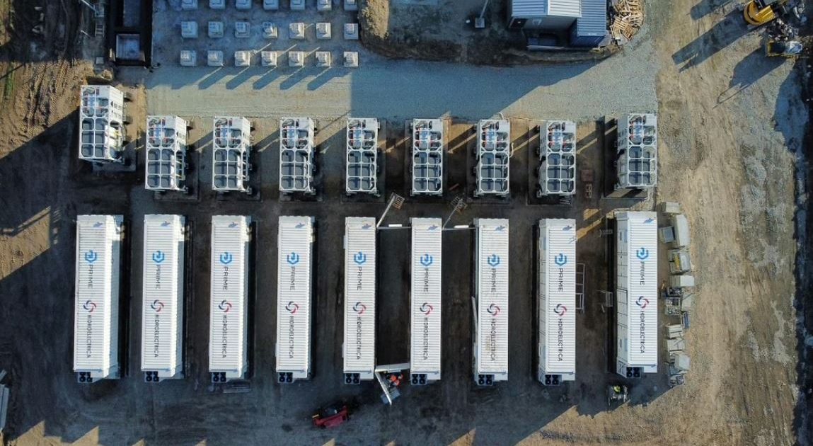 Hidroelectrica investește masiv în baterii: 2.000 MWh stocare curent, prima gata curând