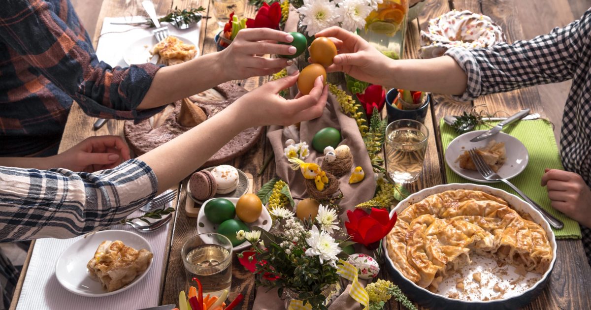 Remedii naturiste după festinul pascal: Cum repari excesele alimentare?