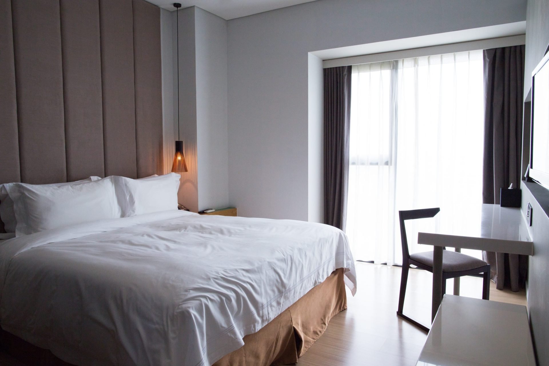 # Detalii ascunse: Cum să detectezi curățenia superficială într-o cameră de hotel Călătoriile pot fi o sursă de bucurie, dar și de stres, mai ales când vine vorba de cazare