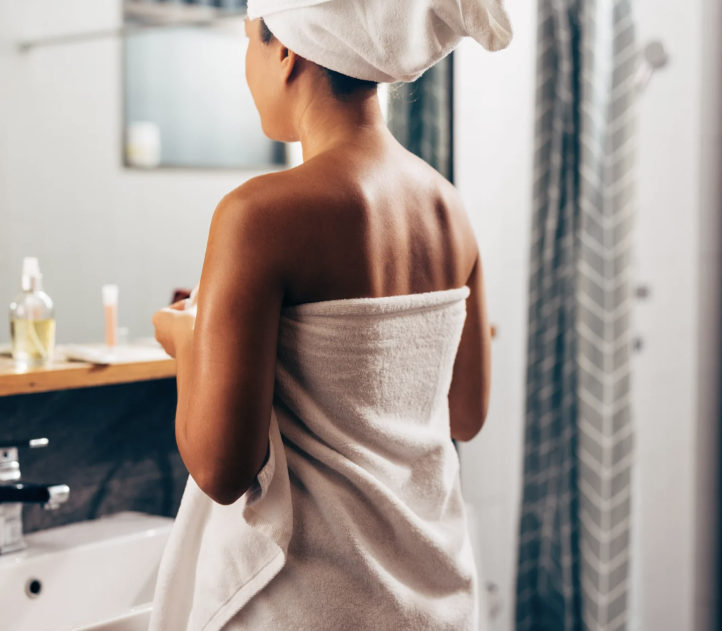 Deodorantele „naturale” pot ascunde mai multe pericole decât credem Bucuria de a alege un produs etichetat „natural” poate fi rapid umbrită de probleme