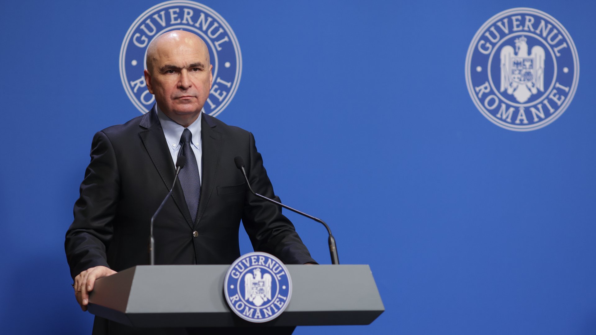 Ilie Bolojan, prim-ministrul României, a prezentat miercuri seară, în cadrul unei conferințe de presă, un plan amplu de măsuri pentru îmbunătățirea sistemului energetic național