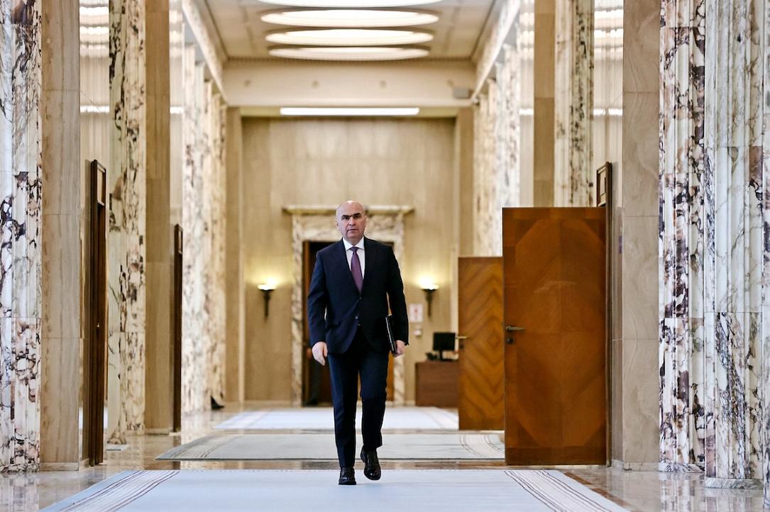Premierul Bolojan pasează responsabilitatea pentru bugetul Curții Supreme Parlamentului Premierul ROMÂNIEI, Ilie Bolojan, susține că responsabilitatea pentru reducerile de buget ale Înaltei Curți de Casație și Justiție (ICCJ) aparține Parlamentului, nu Guvernului