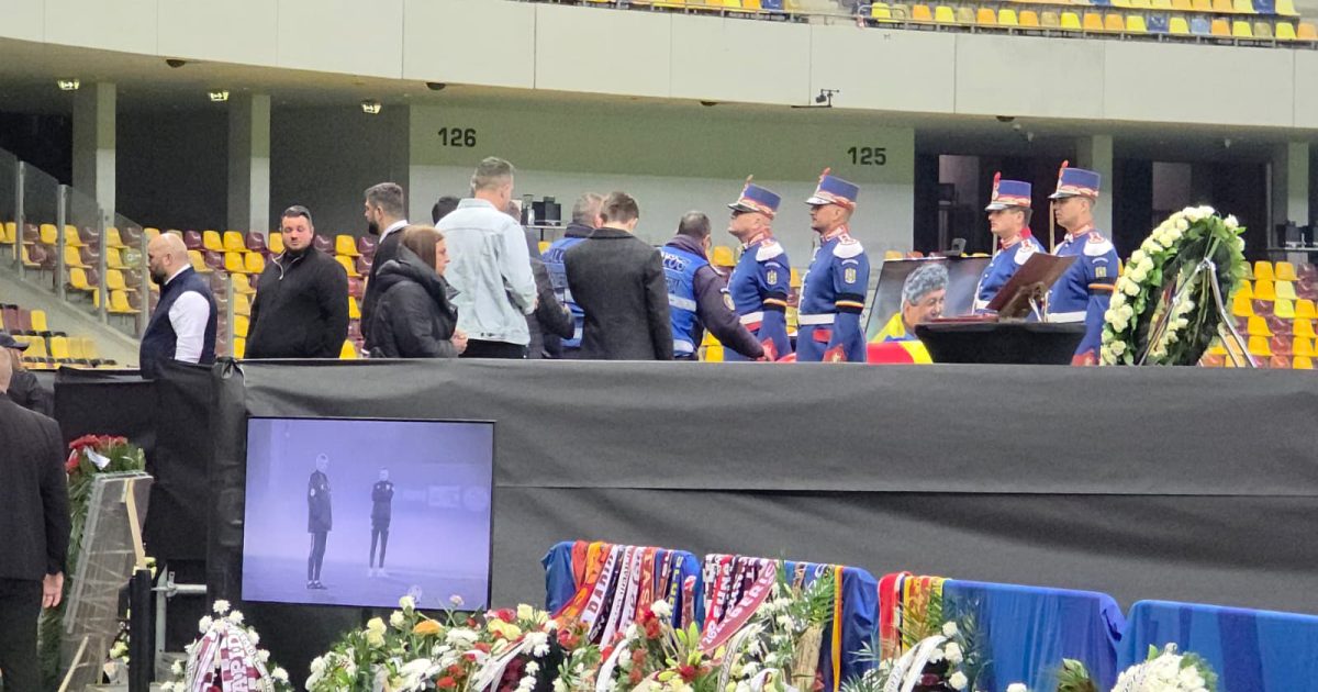 Emoție la Arena Națională: Jandarmii și paznicii, ultimele omagii pentru Mircea Lucescu