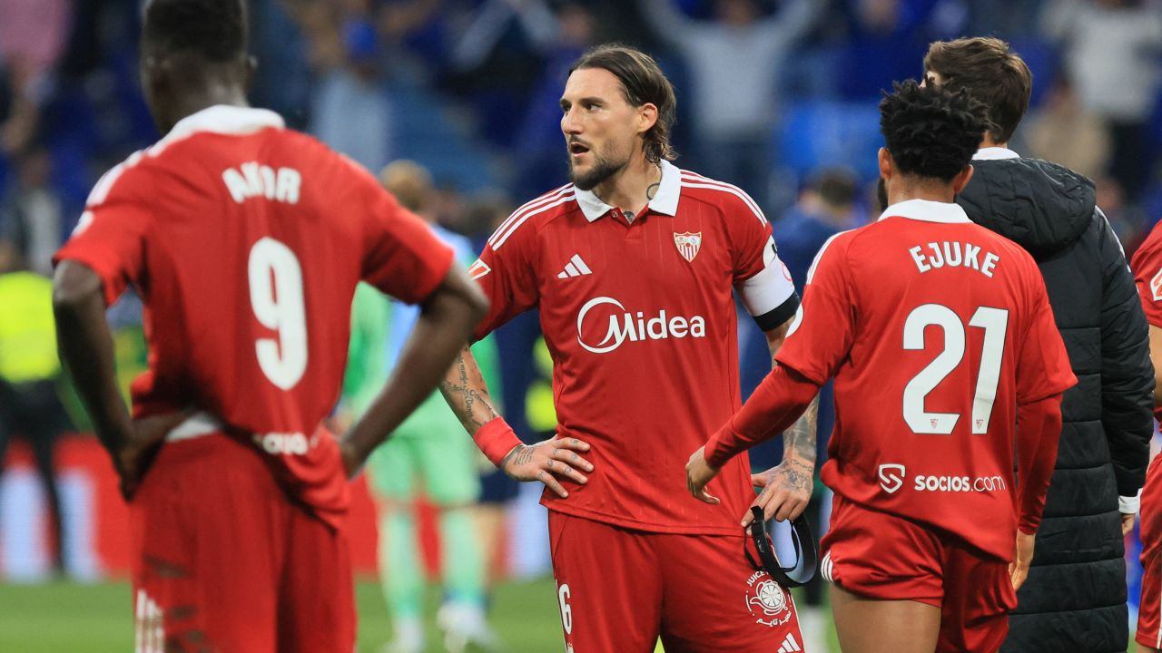 Șoc la Sevilla: Eșec acasă cu ultima clasată și criza se adâncește Sevilla se confruntă cu o criză majoră, după ce a suferit o înfrângere surprinzătoare pe teren propriu, 0-1, în fața ultimei clasate, Real Oviedo, în acest weekend