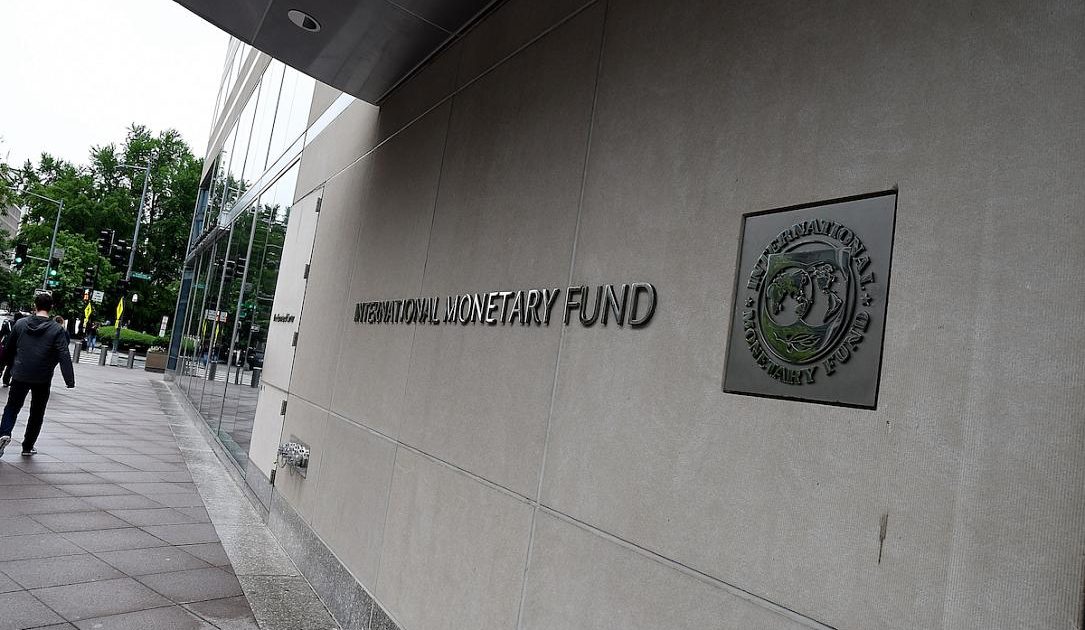 FMI, ALERTĂ pentru România: Prognoza de creștere, înjumătățită până în 2026