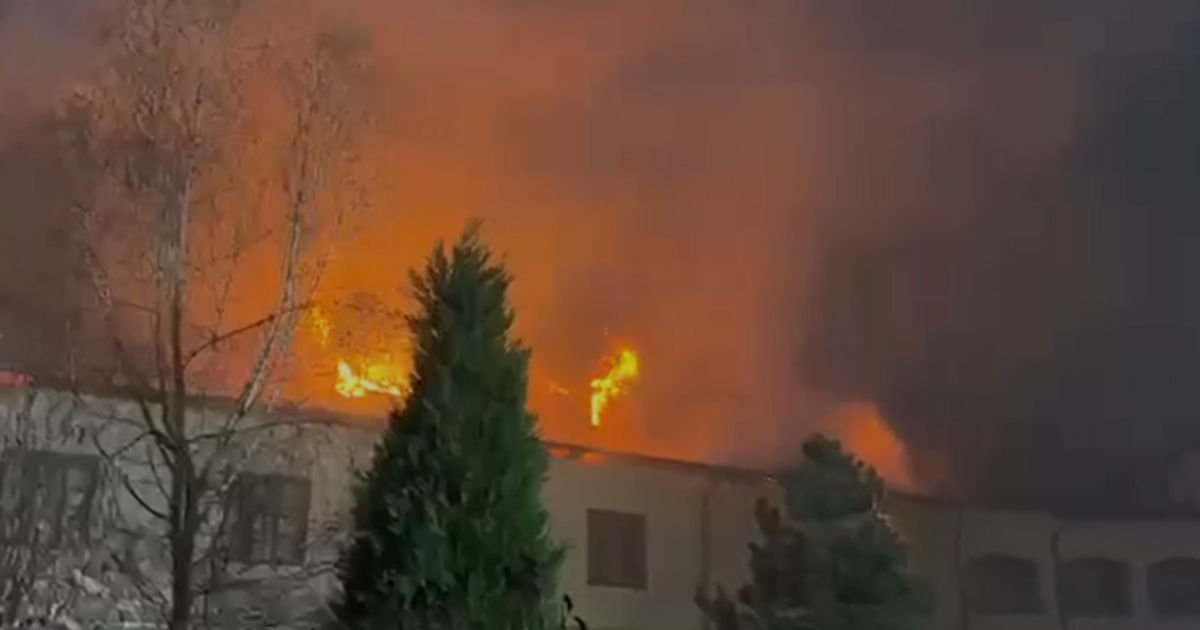 Incendiu devastator la Mănăstirea Bistrița, Vâlcea: Zece autospeciale au intervenit