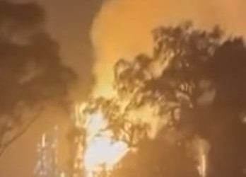 Incendiu violent la o rafinărie din AUSTRALIA: Flăcările au cuprins instalațiile
