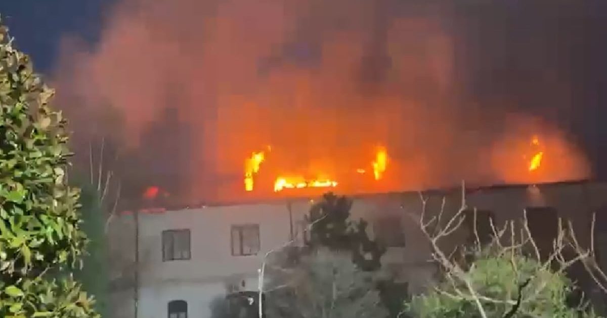 Incendiu de Paște la Mănăstirea Bistrița din Vâlcea: Focul amenință întregul lăcaș