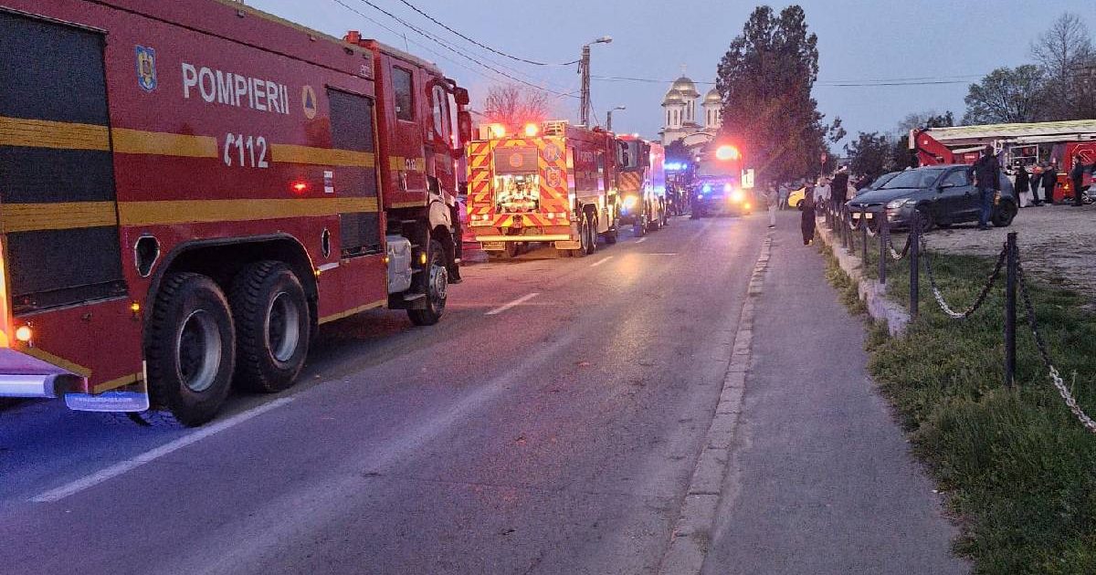 Incendiu devastator în Henri Coandă, Constanța: Pompierii activează planul roșu