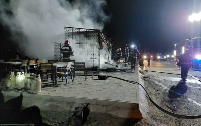 Incendiu puternic la un fast-food din Cluj, în miez de noapte