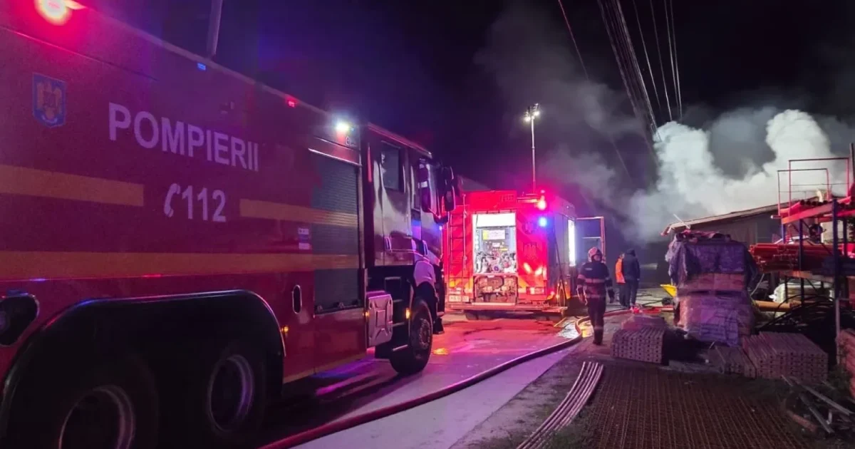 Incendiul din Florești: 22 de oameni evacuați dintr-un bloc
