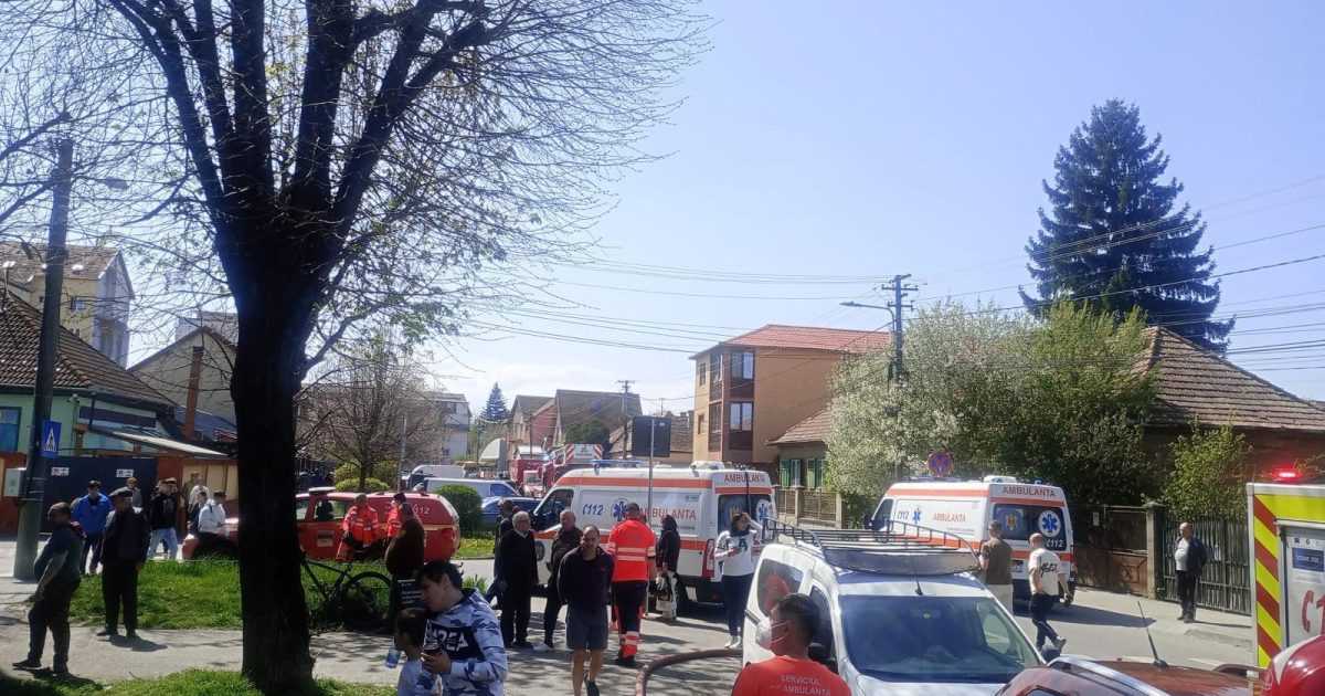 Incendiu în Sibiu: Peste 20 de persoane evacuate, trei victime la spital