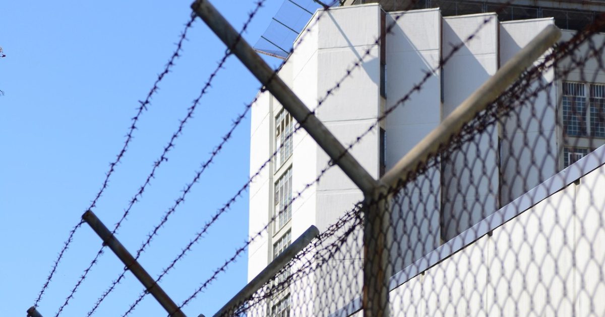 Slujbă de Înviere la Rahova: Ce-au primit deținuții în spatele gratiilor?