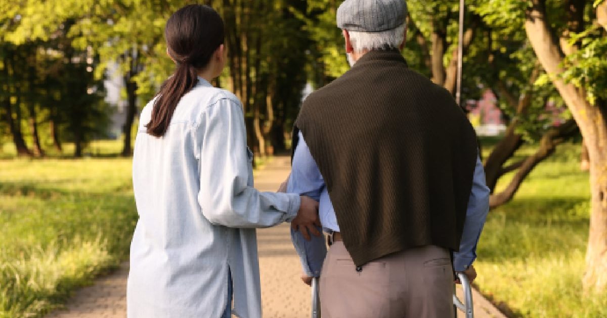 Badante la cuțite pentru averea unui italian de 94 de ani: Scandal la tribunal