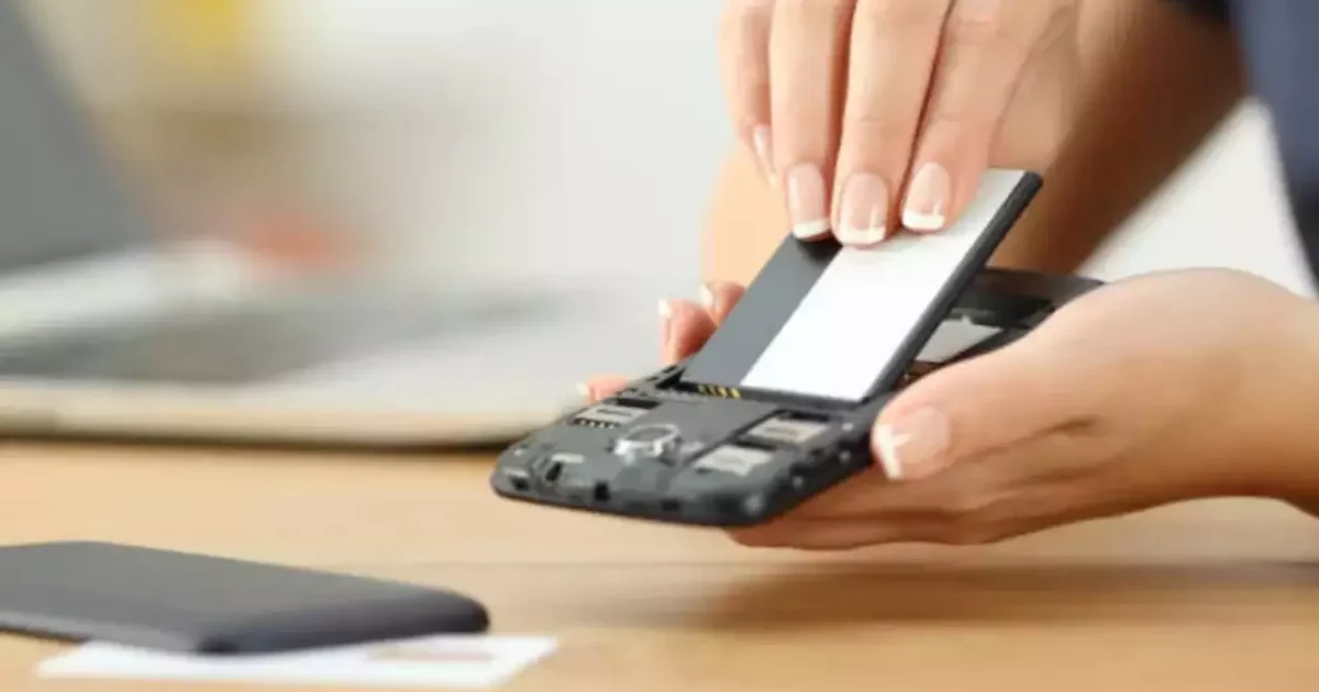 Baterii schimbabile la telefoane: Revin din 2027! Arena IT, vestitorul schimbării