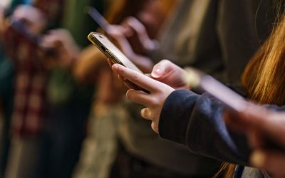 Europa: Țări care vor interzice Facebook, Instagram și TikTok minorilor