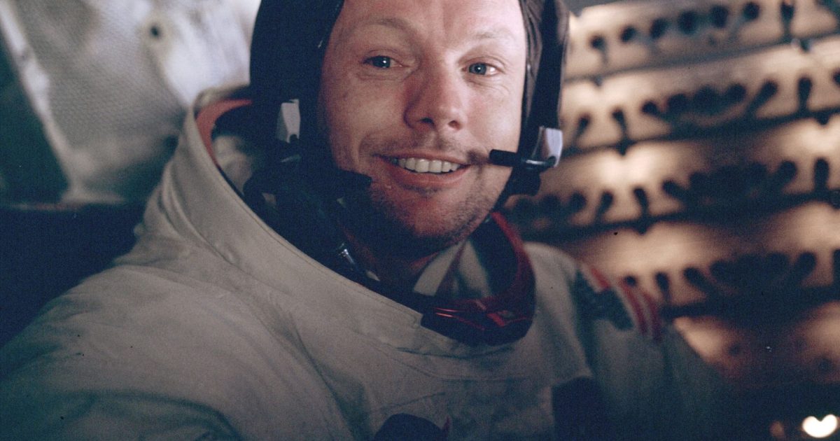 Șocant: Ce a găsit soția lui Neil Armstrong după MOARTEA astronautului