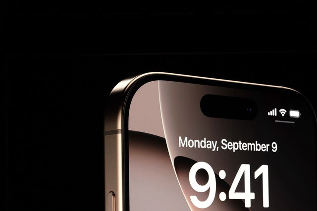 Apple domină piața smartphone-urilor, cu avantaj clar față de Samsung Apple și Samsung și-au împărțit locurile în topul celor mai vândute smartphone-uri în ultimul trimestru al anului trecut