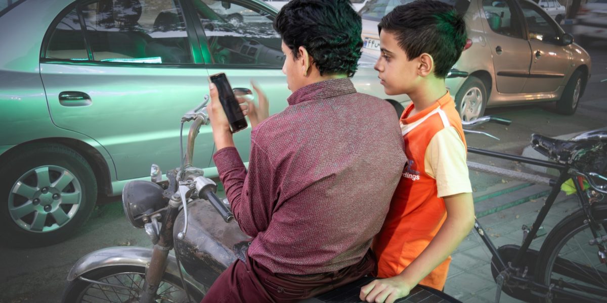 iran-copii-shutter_Descopera-scaled.jpg - NewsFactor