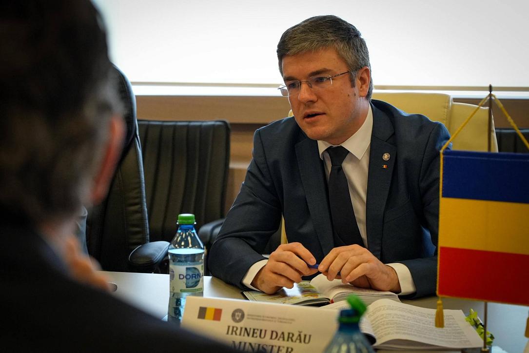 Guvernul simplifică procesul de angajare a lucrătorilor străini București – Ministrul Economiei, IRINEU DĂRĂU, a anunțat că guvernul va simplifica procesul de angajare a lucrătorilor străini în România