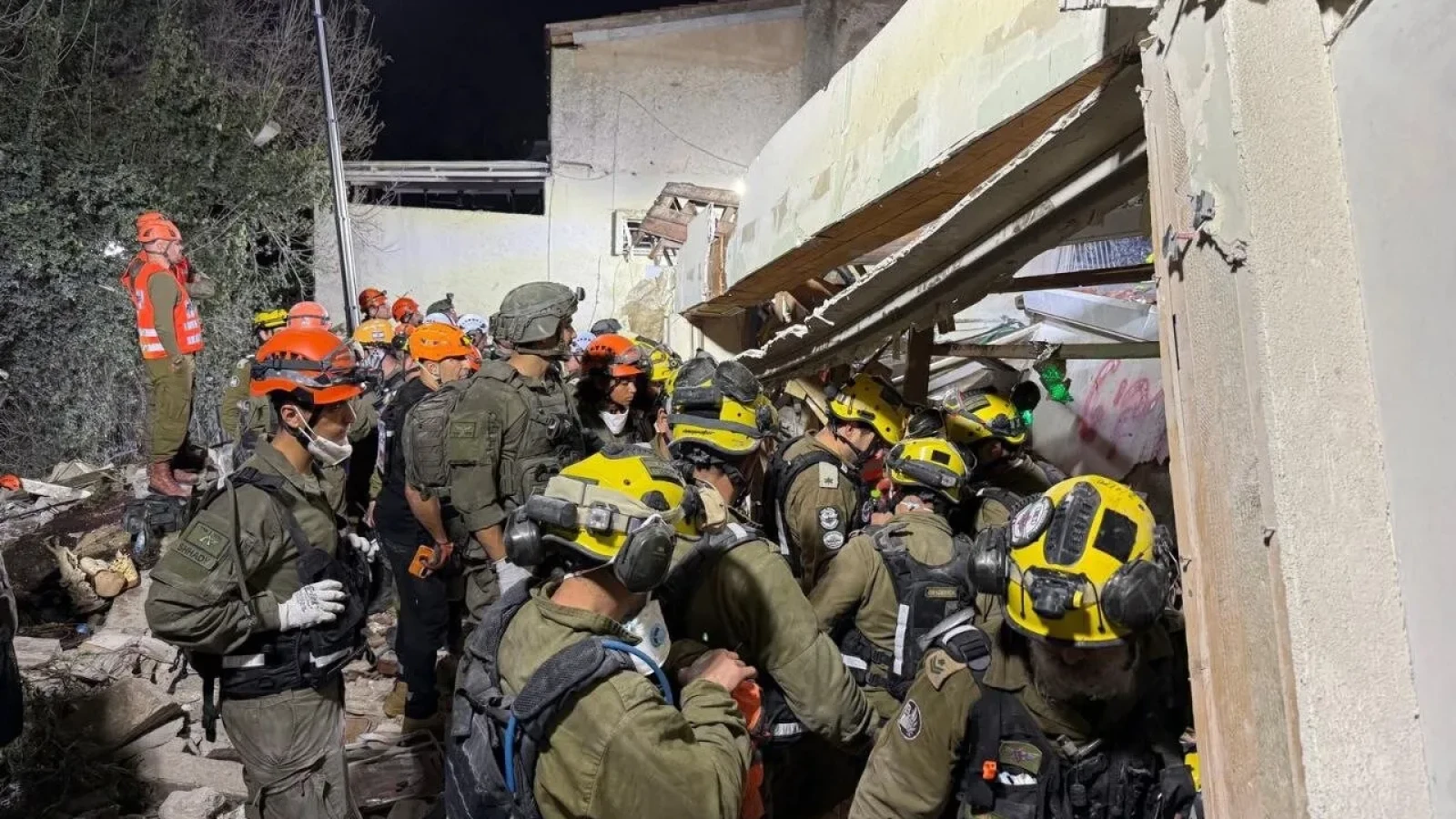 Iranul și-a lansat riposta: atacă puternic Israelul, după un atac în apropierea Teheranului Haifa, Israel/Teheran, Iran – Luni dimineața, tensiunile din Orientul Mijlociu au atins un nou nivel, după ce două orașe au fost ținta atacurilor