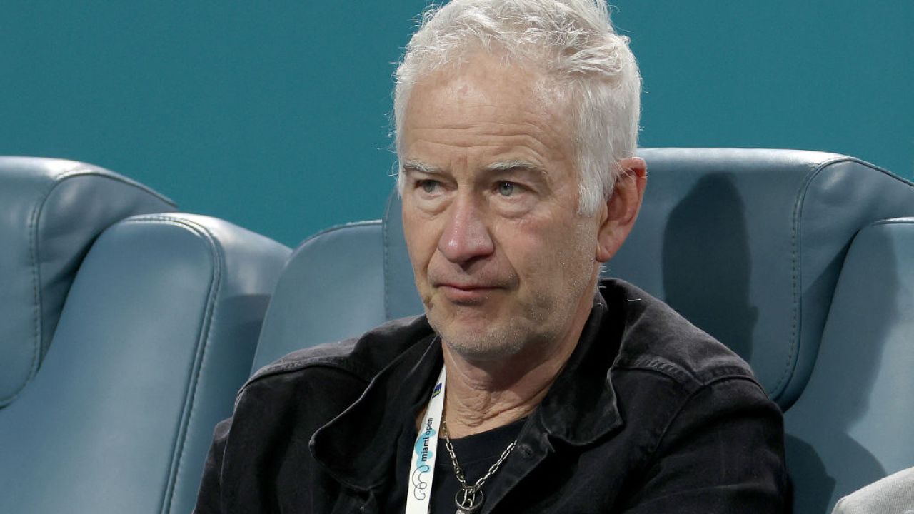 McEnroe, de partea tinerilor tenismeni: „Ar trebui să existe un loc unde să se poată retrage” Problema lipsei de intimitate în tenisul modern a fost adusă în discuție de unii dintre cei mai promițători jucători ai momentului, iar legenda tenisului, JOHN McENROE, le dă dreptate