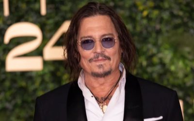 JOHNNY DEPP lansează rom inspirat de iubirile vieții lui