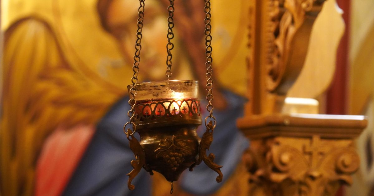 Joi, ziua cu tradiții sfinte: Ce trebuie să faci și ce e interzis