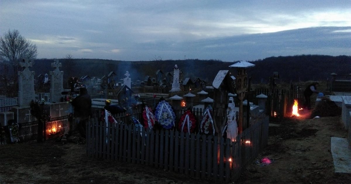 Paşte, dincolo de ouă roşii: Joimari în Oltenia, Prăgșorul moților, „masa” în Dobrogea