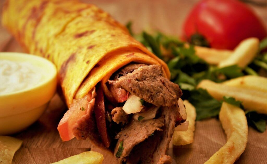 Bărbat amendat cu 1.700 de euro pentru un kebab – S-a întâmplat în România