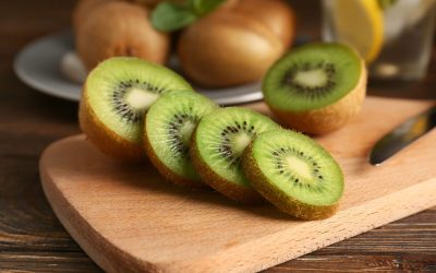 Kiwi: De ce experții îți recomandă să-l mănânci cu tot cu coajă