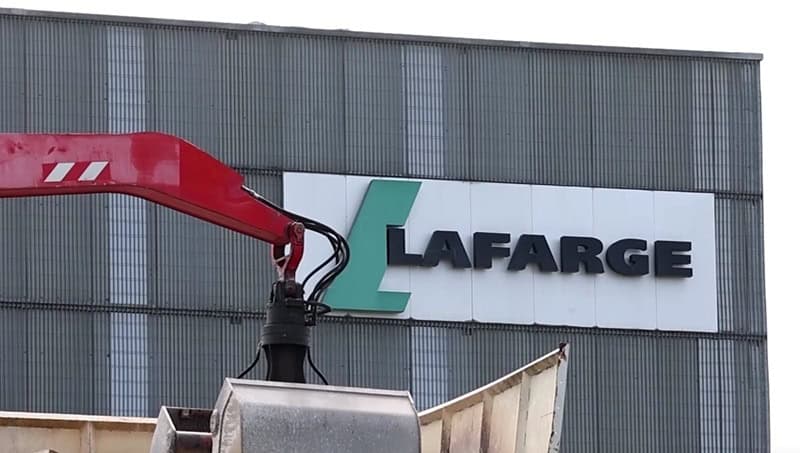 Lafarge, găsită vinovată de finanțarea teroriștilor din Siria