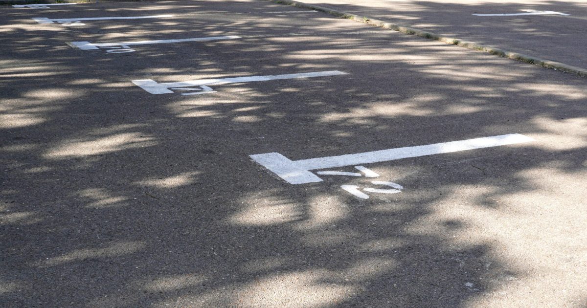 Locurile de parcare de reședință, în pericol: Ce se schimbă și ce riști