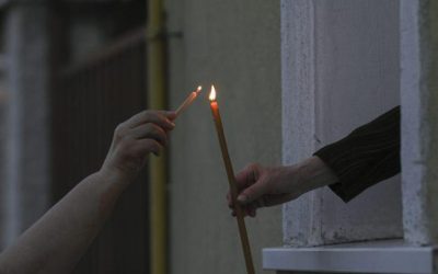 Lumina Sfântă vine de la Ierusalim: Călătoria flăcării sfinte spre România