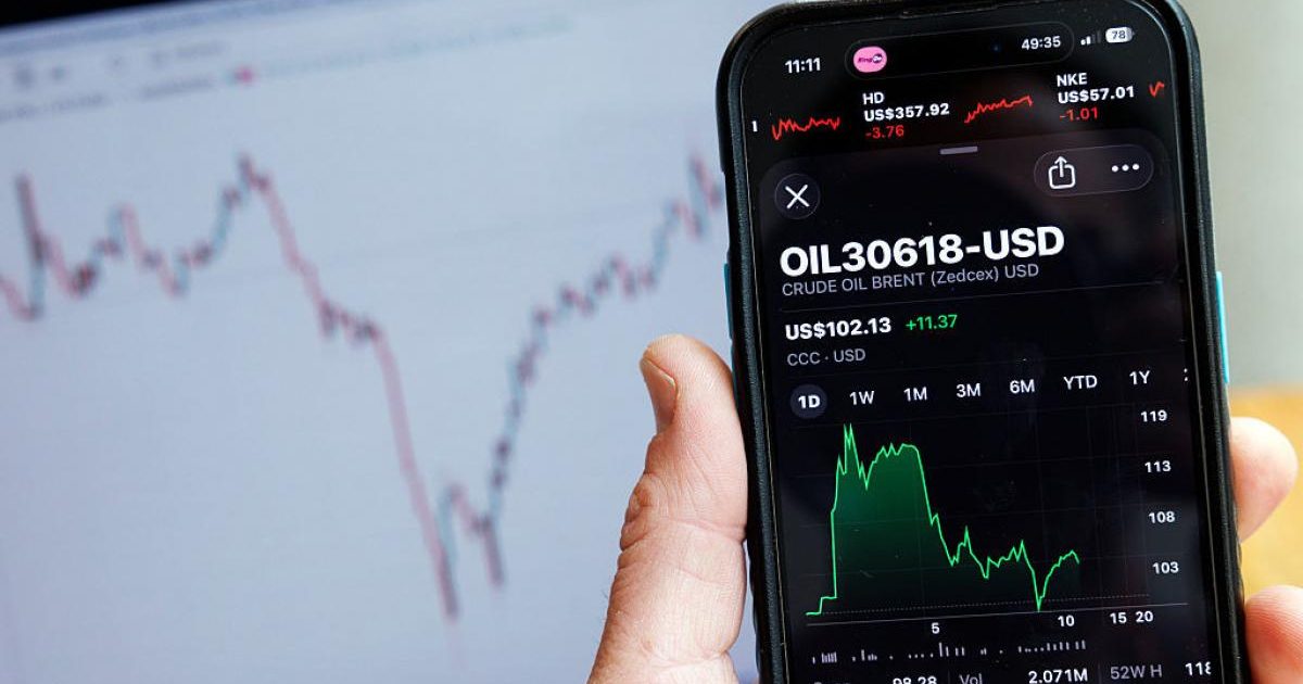 Petrolul, peste 100 de dolari barilul? Închiderea Strâmtorii Ormuz sperie lumea