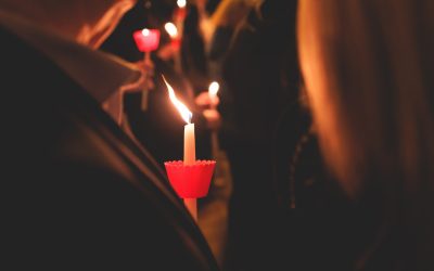 Aprinde lumânări? Atenție la incendii! Sfaturi vitale înainte de culcare