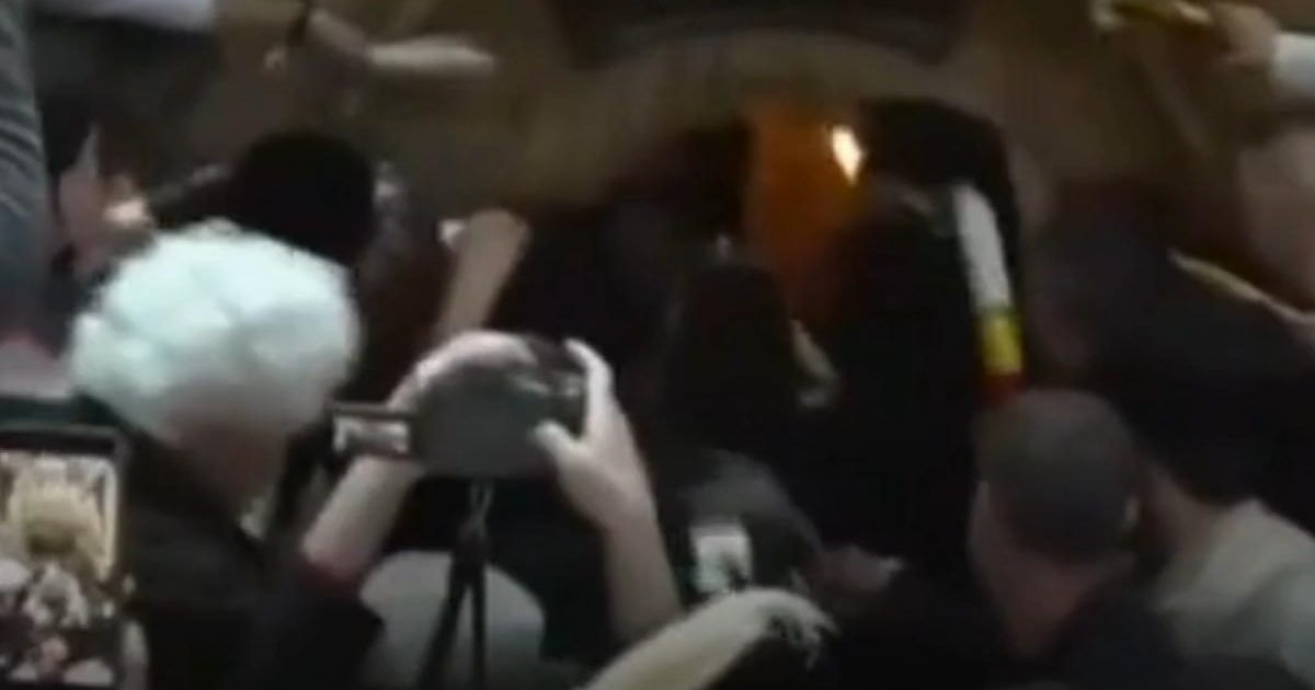 Lumina Sfântă a reapărut la Ierusalim, în Sâmbăta Mare