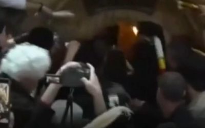 Lumina Sfântă a reapărut la Ierusalim, în Sâmbăta Mare