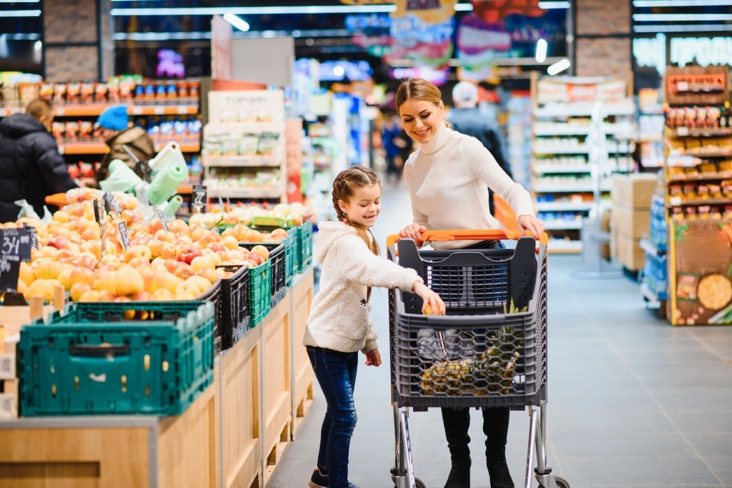 Paștele bate la ușă: Programul supermarketurilor în perioada sărbătorilor Românii se pregătesc intens pentru sărbătorile pascale, iar pentru mulți asta înseamnă și aprovizionarea cu alimente și alte produse necesare
