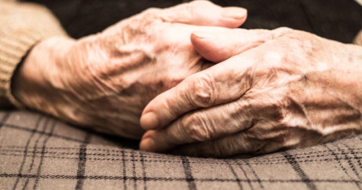 Pensionară, țepuită cu 200.000 de euro de afaceriști italieni, cunoscuți de ani