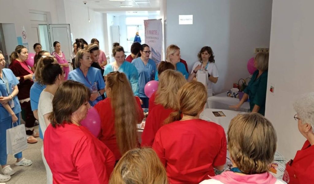 mamici-si-cadre-medicale-maternitate-martie2026-1024x683.jpg - NewsFactor