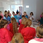 mamici-si-cadre-medicale-maternitate-martie2026-1024x683.jpg - NewsFactor