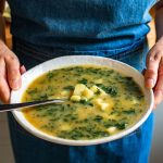 mananci-stand-in-picioare_shutterstock_descopera-4.jpg - NewsFactor