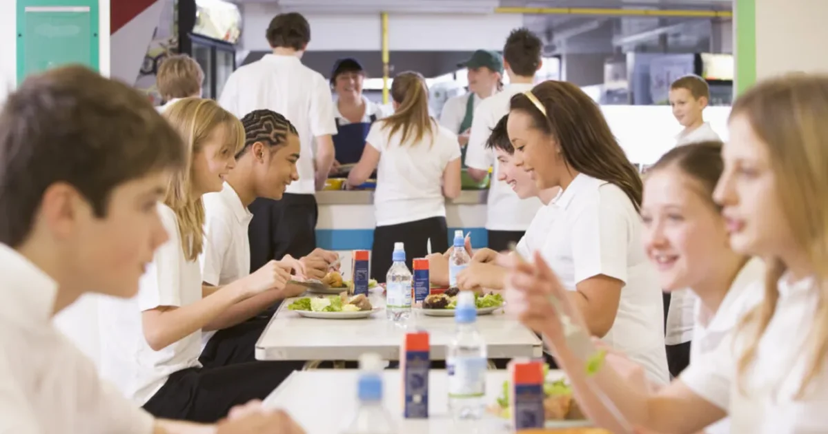 Marea Britanie: Dulciurile și prăjelile, eliminate din școlile britanice