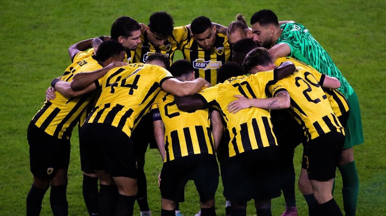 AEK Atena, cu Răzvan Marin integralist, învinge Olympiacos în derby-ul grec Un gol marcat încă din startul partidei, dublat de un final dramatic marcat de anularea unui gol, a adus victoria pentru AEK Atena în derby-ul cu Olympiacos Pireu