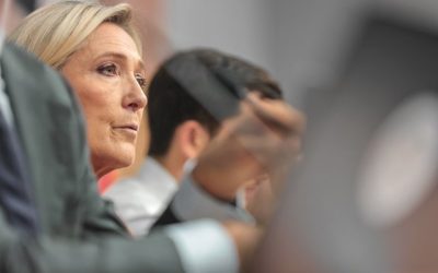 Le Pen, cină secretă cu magnați francezi: Afaceriștii curtează extrema dreaptă